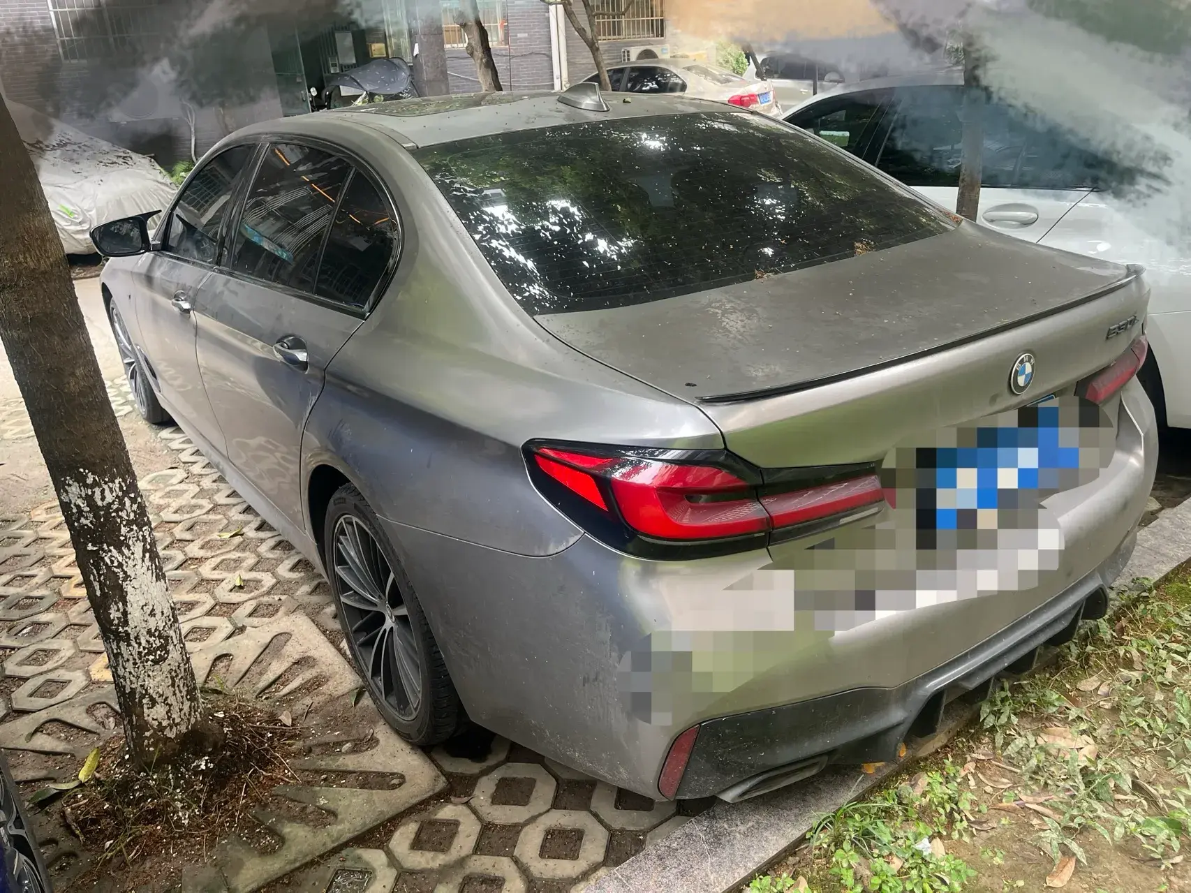 2022 BMW 5 thumbnail 2