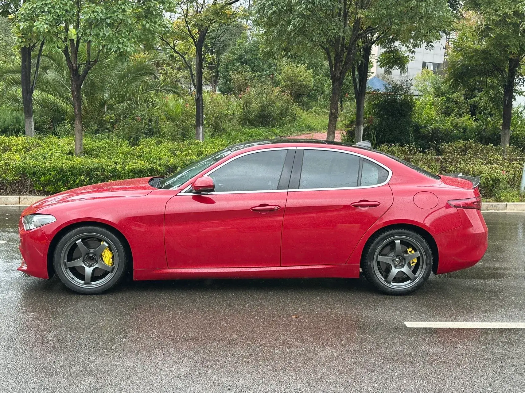 2017 ALFA ROMEO thumbnail 3