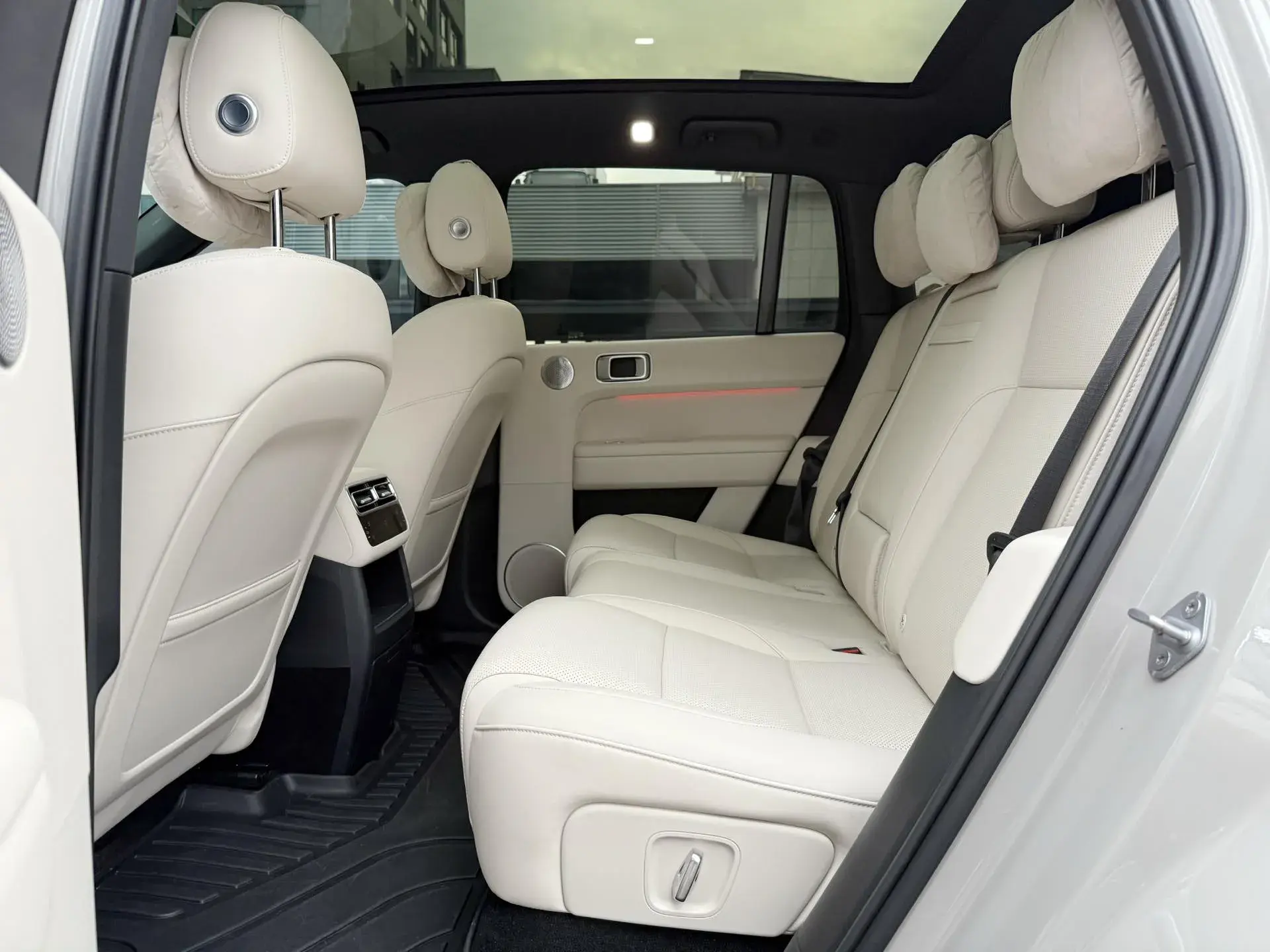 2024 LI L6 thumbnail 4