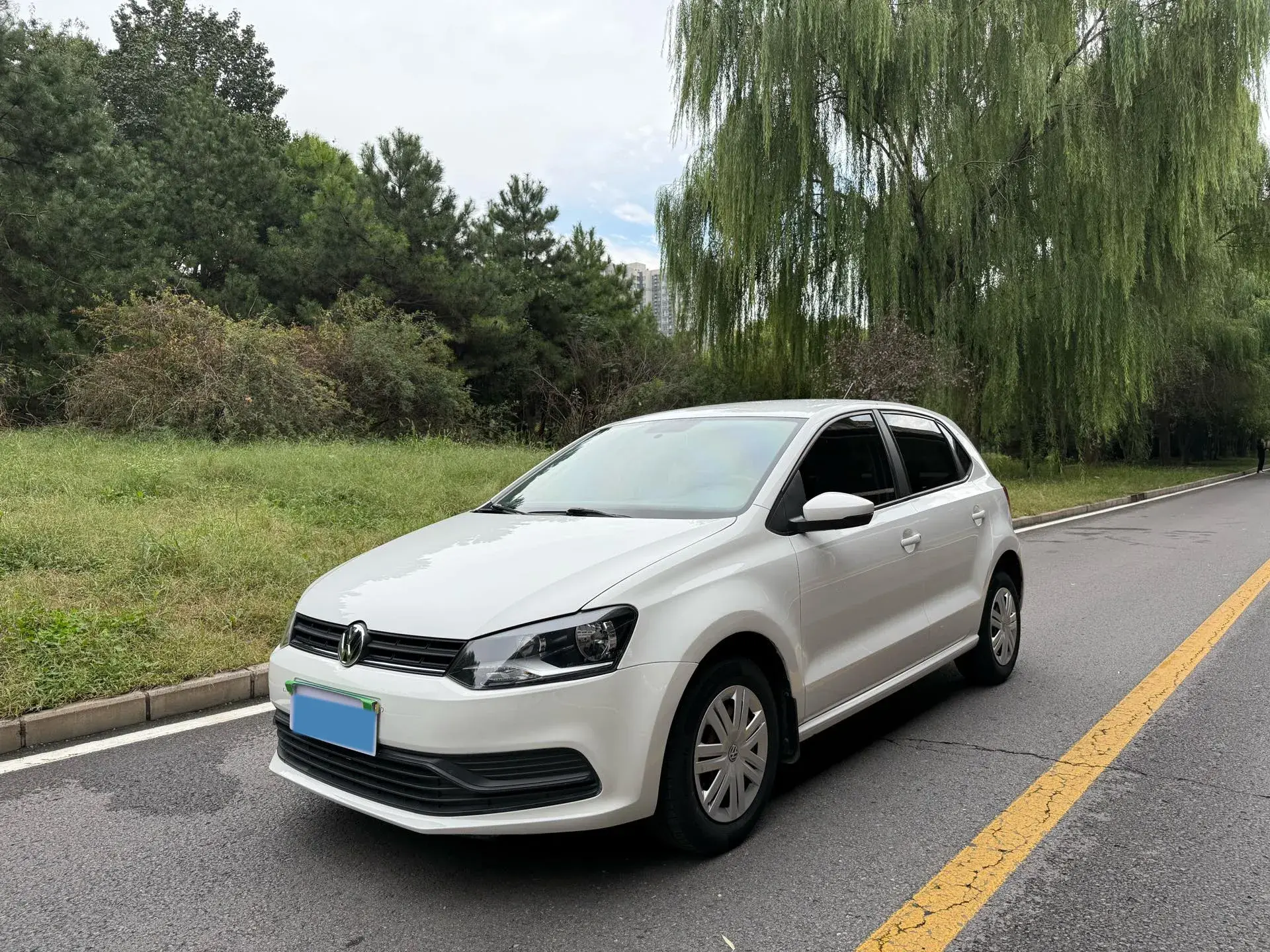 2016 VOLKSWAGEN POLO view 1