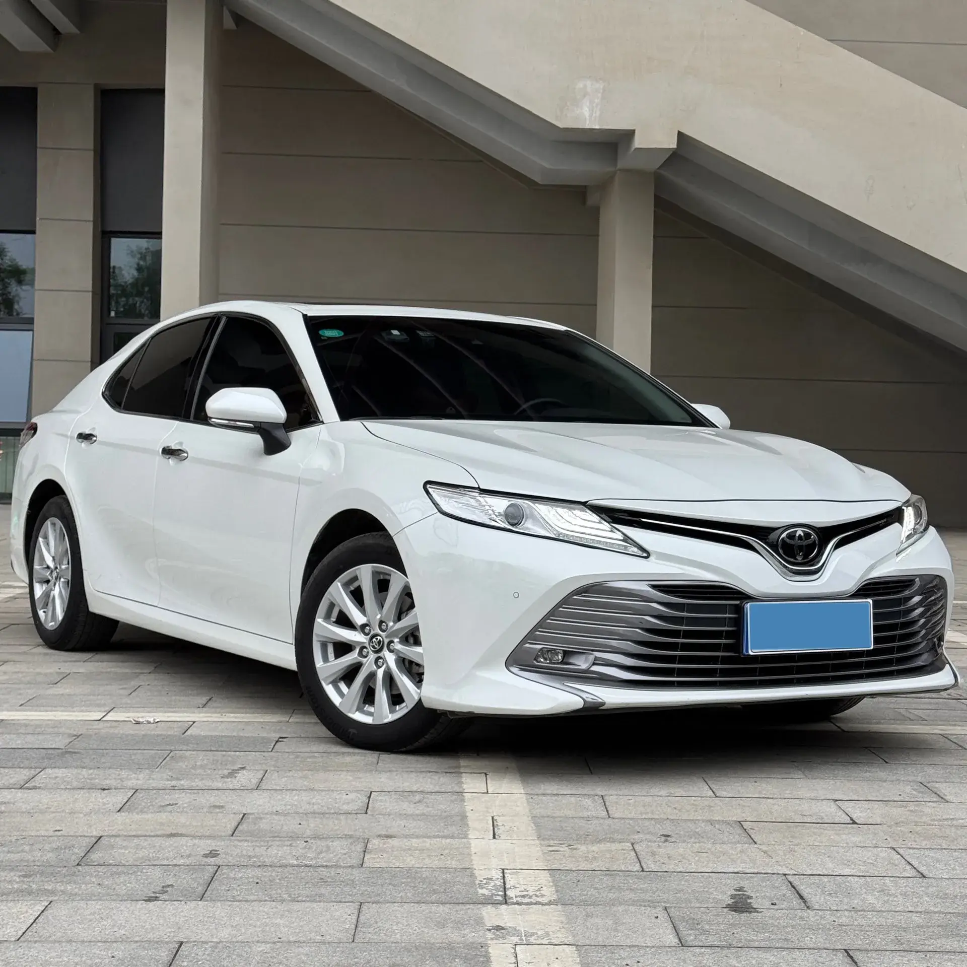 2019 TOYOTA CAMRY thumbnail 3