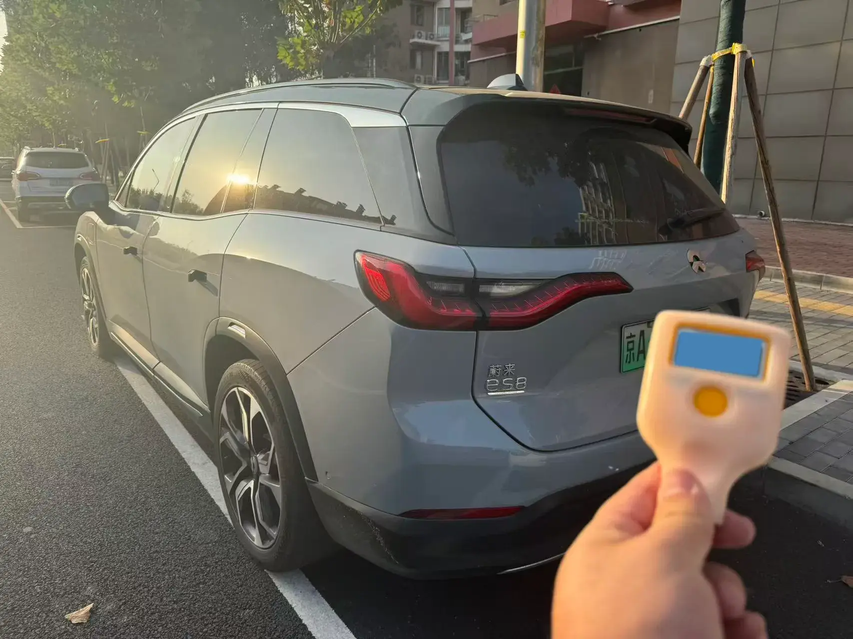 2018 NIO ES8 thumbnail 2