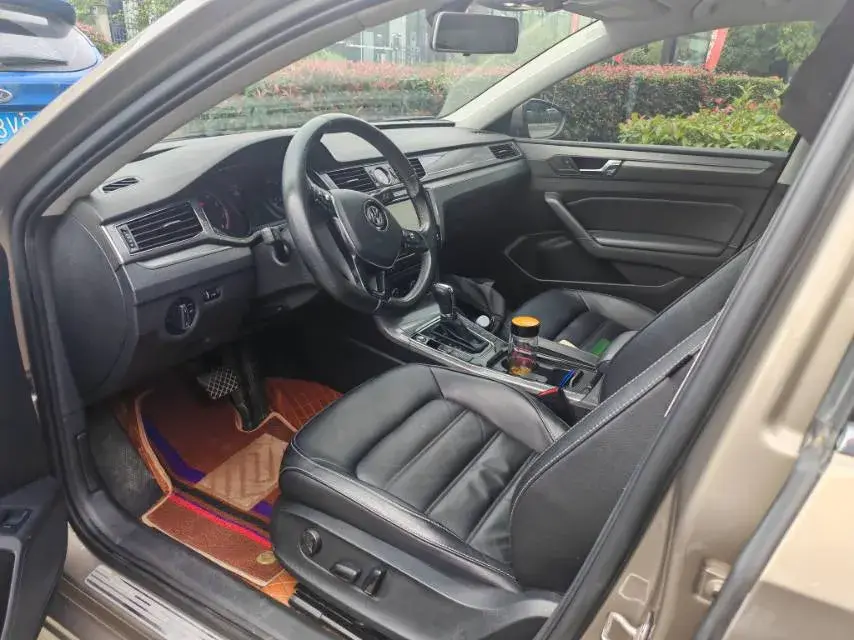 2017 VOLKSWAGEN PASSAT thumbnail 2