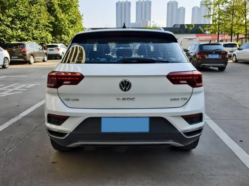 2021 VOLKSWAGEN T-ROC thumbnail 4