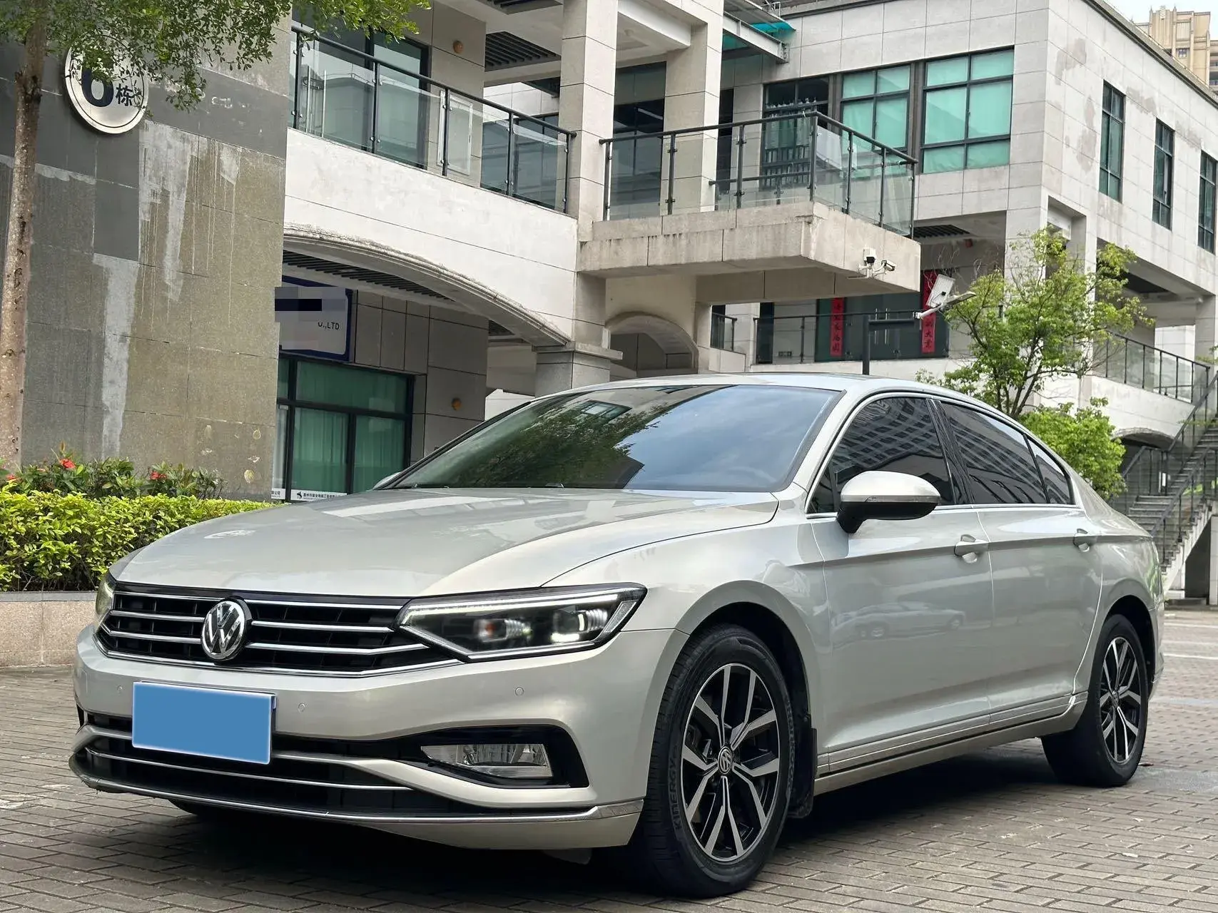2020 VOLKSWAGEN MAGOTAN view 1