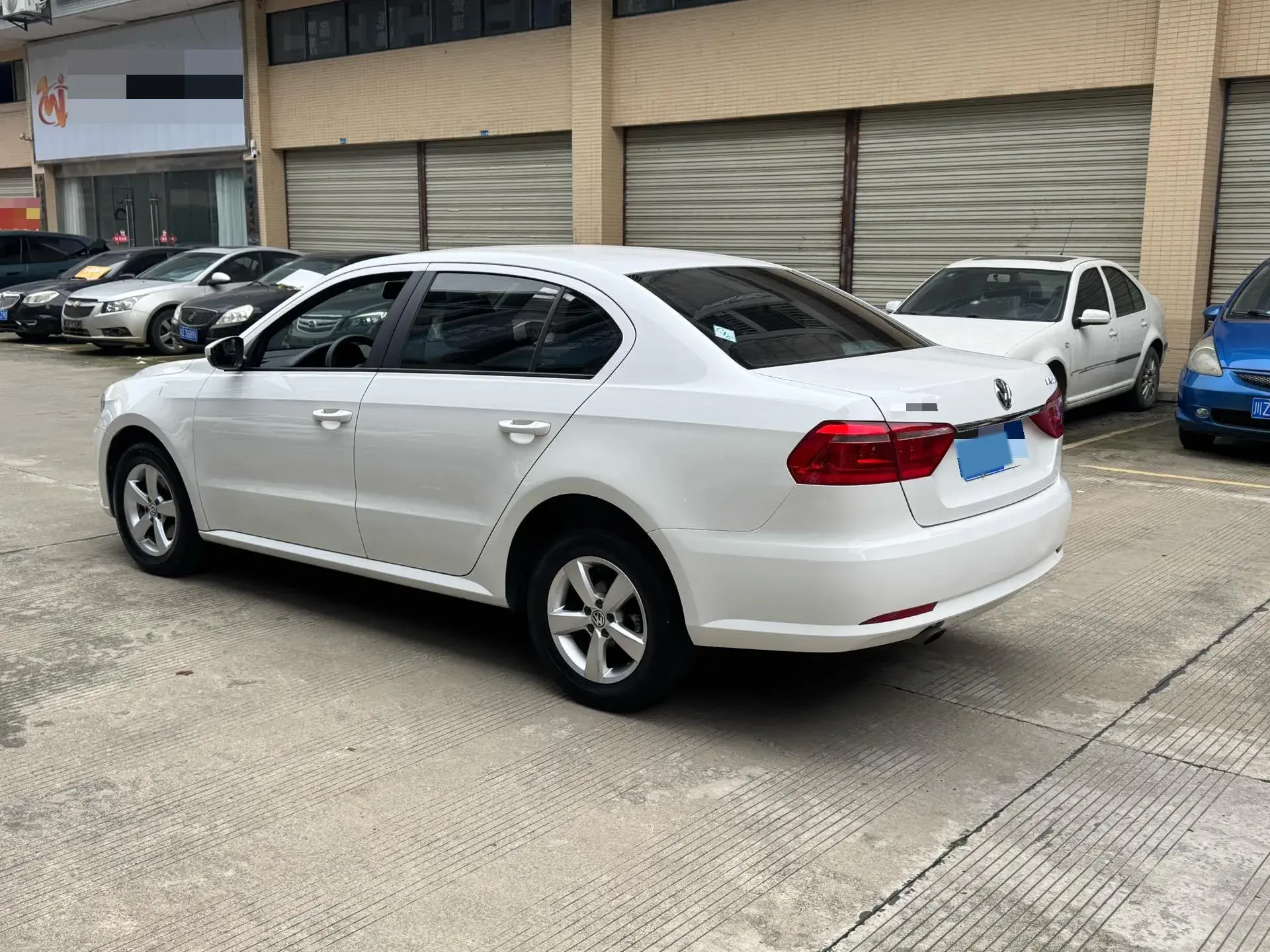 2013 VOLKSWAGEN LAVIDA thumbnail 2