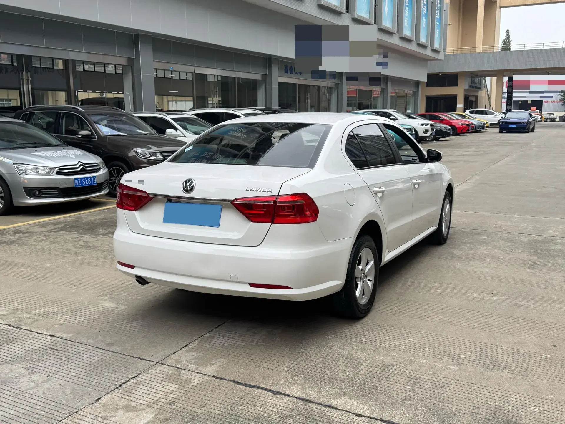 2013 VOLKSWAGEN LAVIDA thumbnail 3