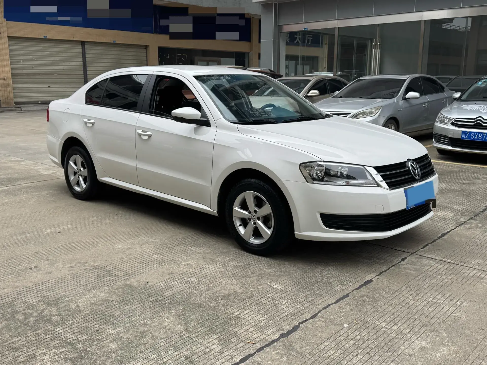 2013 VOLKSWAGEN LAVIDA thumbnail 4