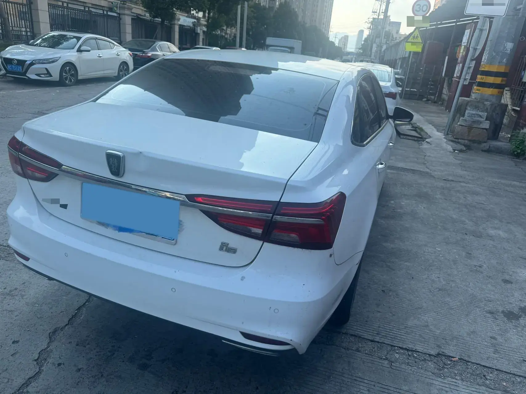 2019 ROEWE I6 thumbnail 4