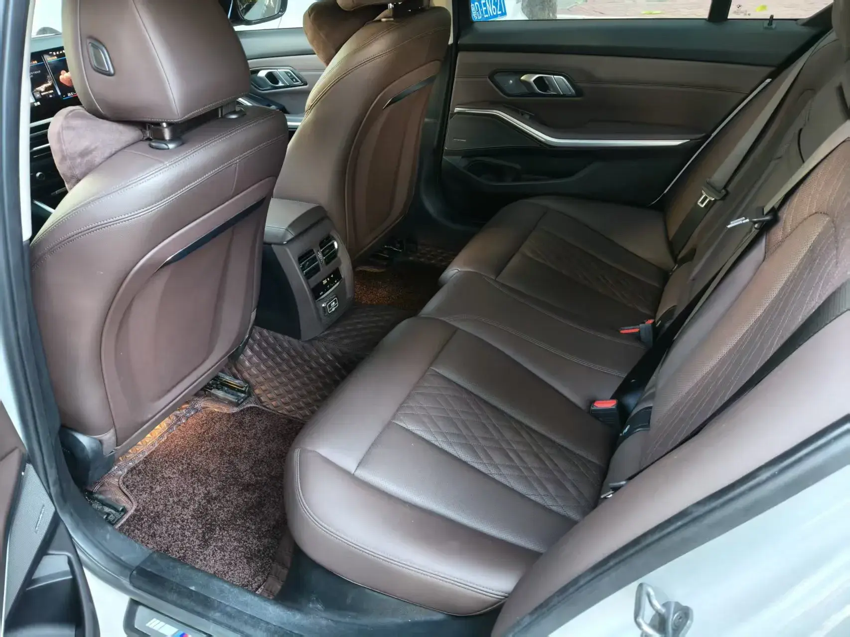 2023 BMW 3 thumbnail 2