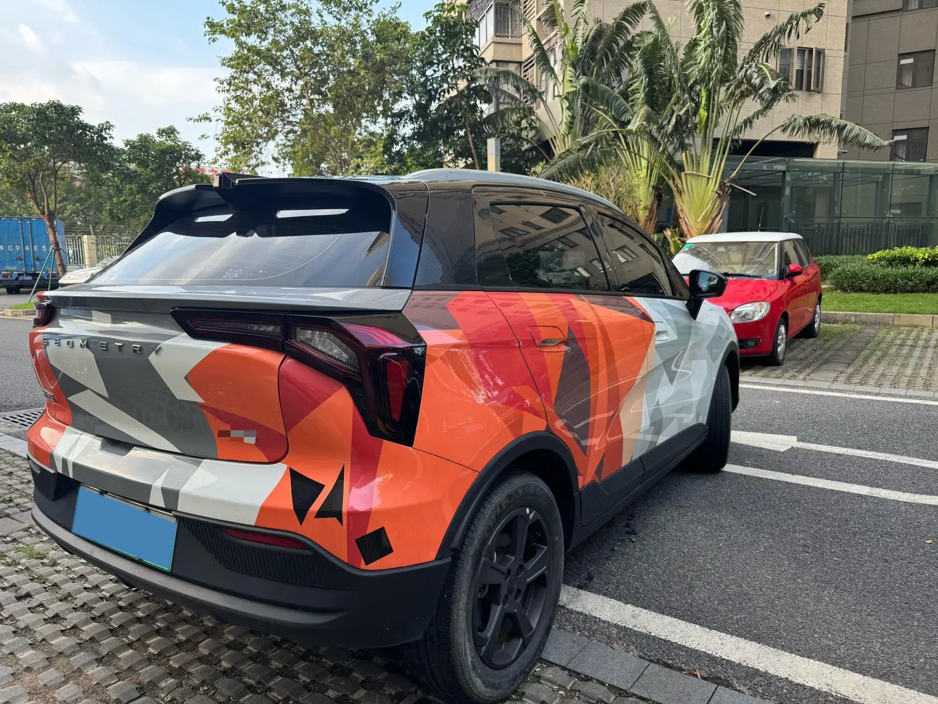 2023 GEOMETRY E thumbnail 3