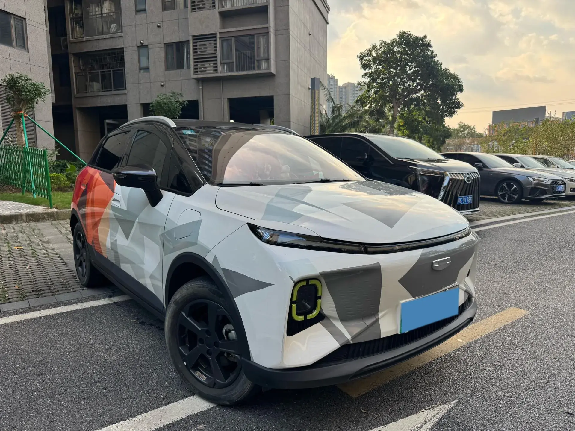 2023 GEOMETRY E thumbnail 2