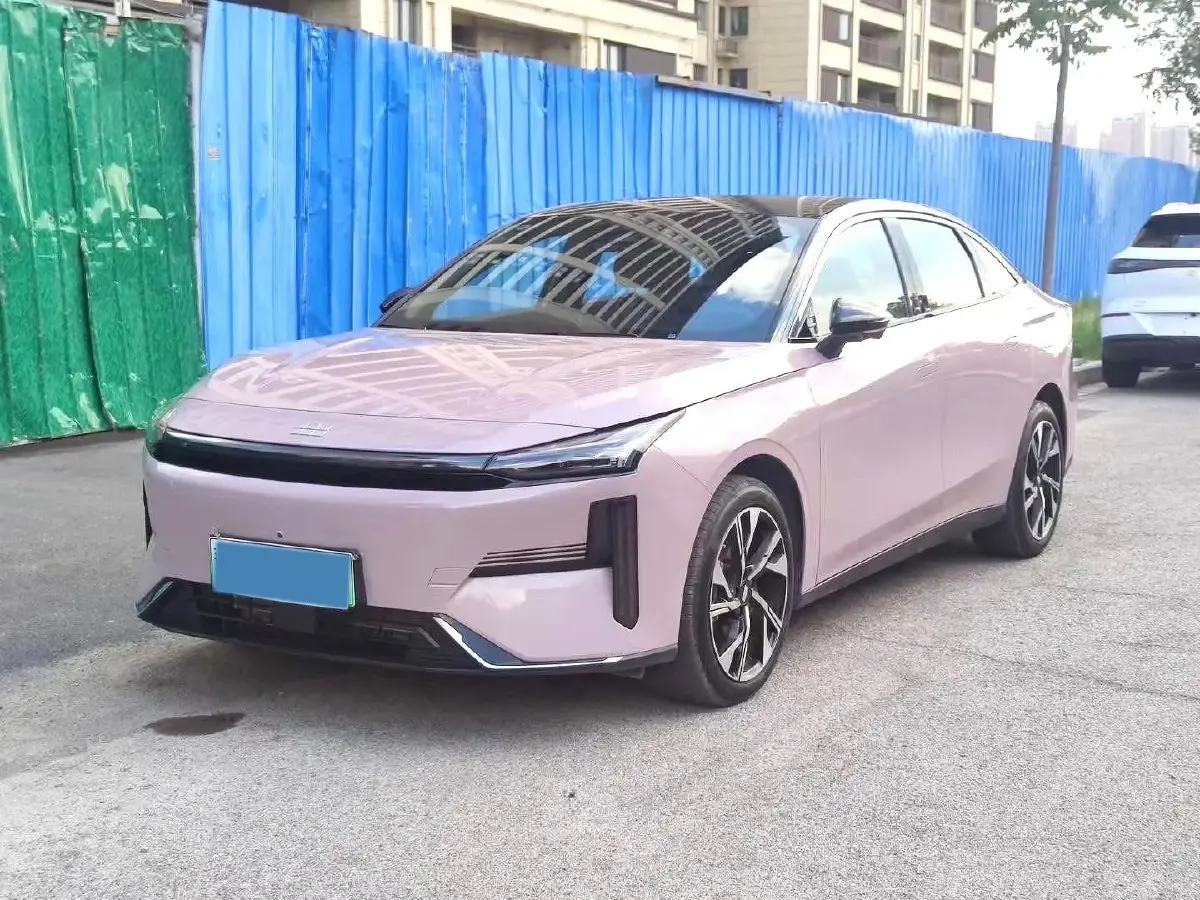 2024 Geely Galaxy L6 1.5T 163HP L4 3DHT PHEV