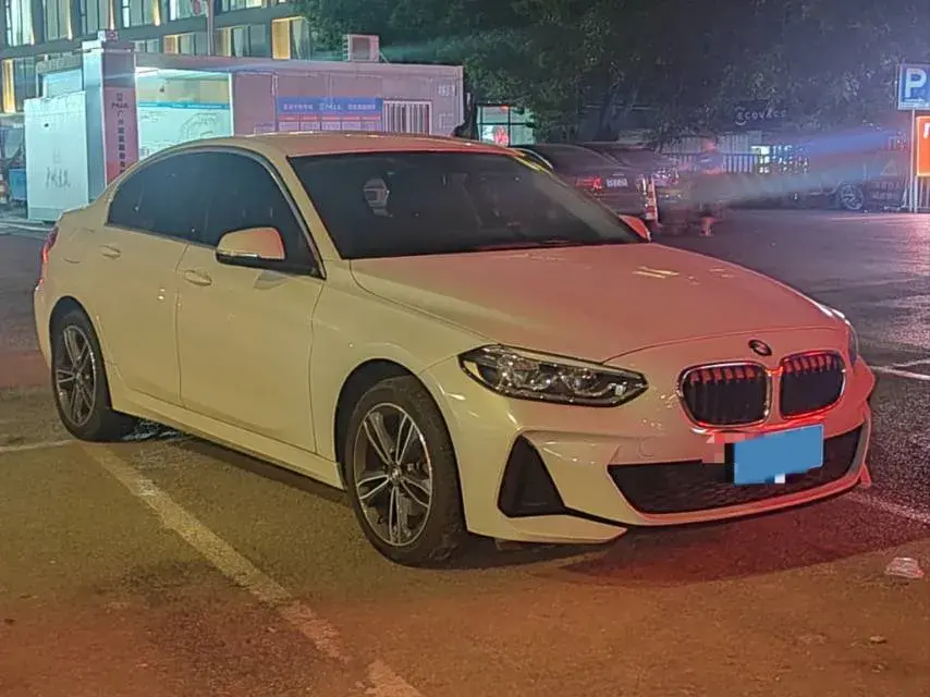 2022 BMW 1 thumbnail 2