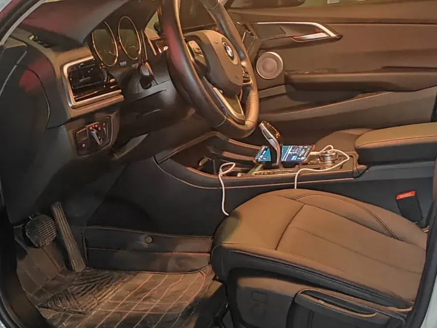 2022 BMW 1 thumbnail 3