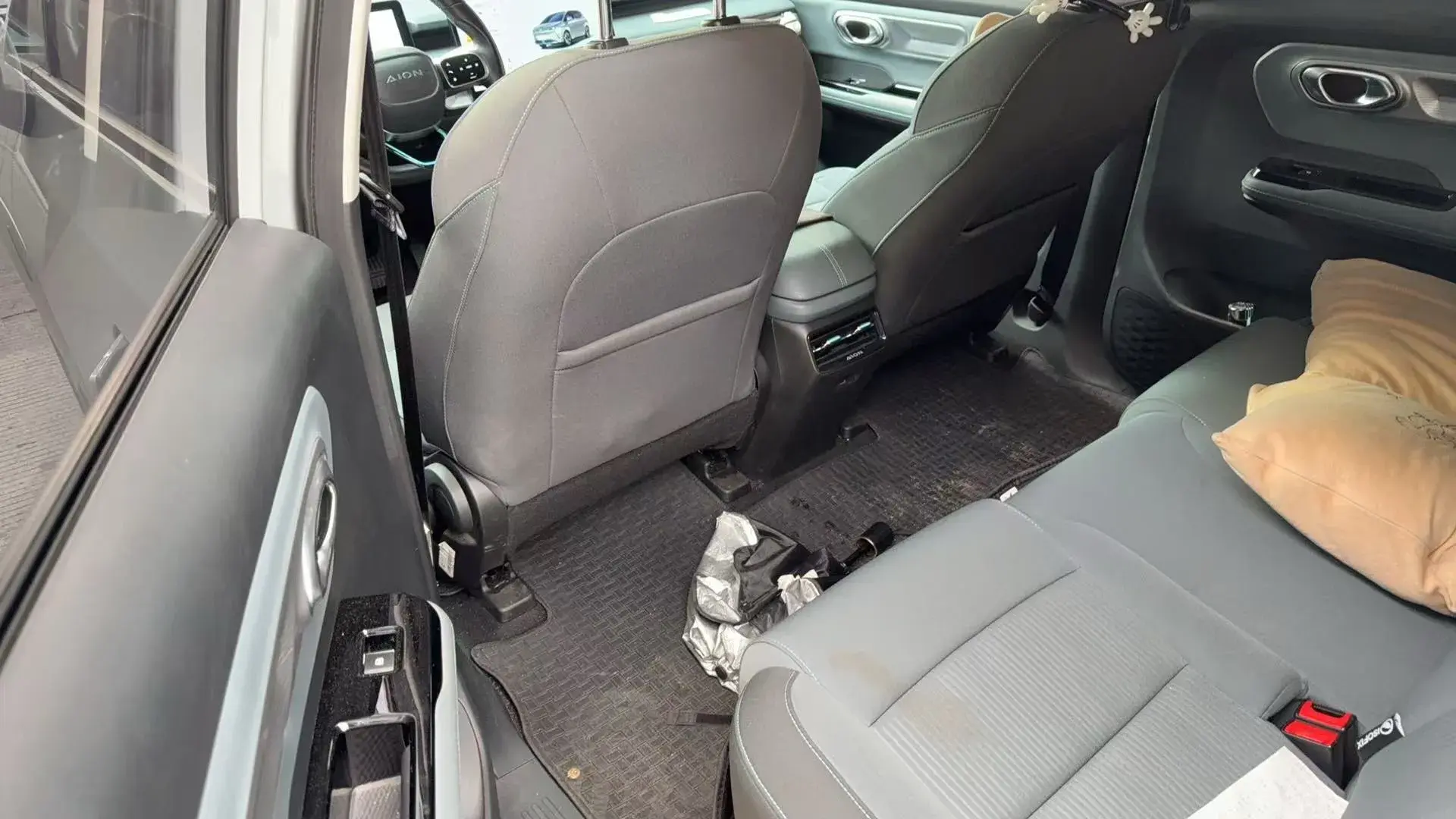 2023 AION Y thumbnail 3