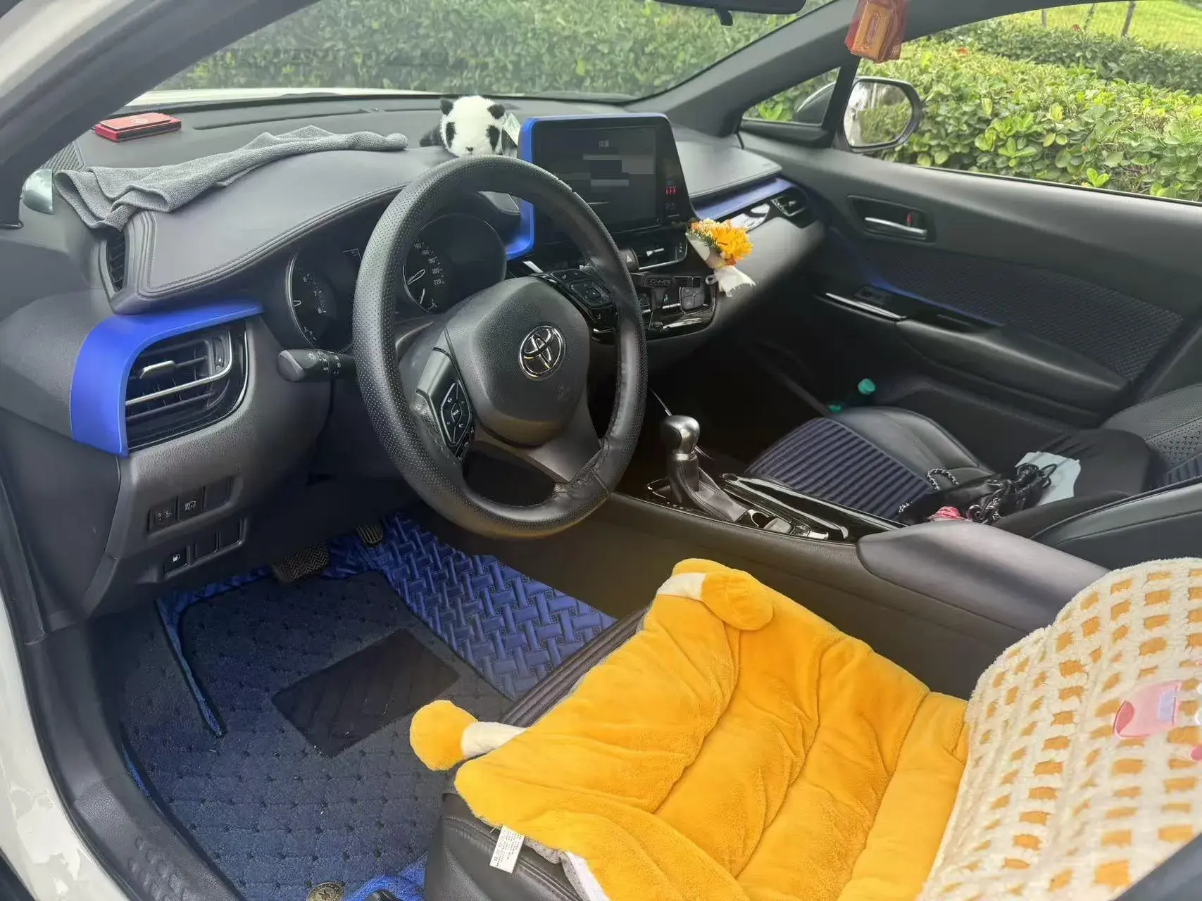 2020 TOYOTA C-HR thumbnail 2