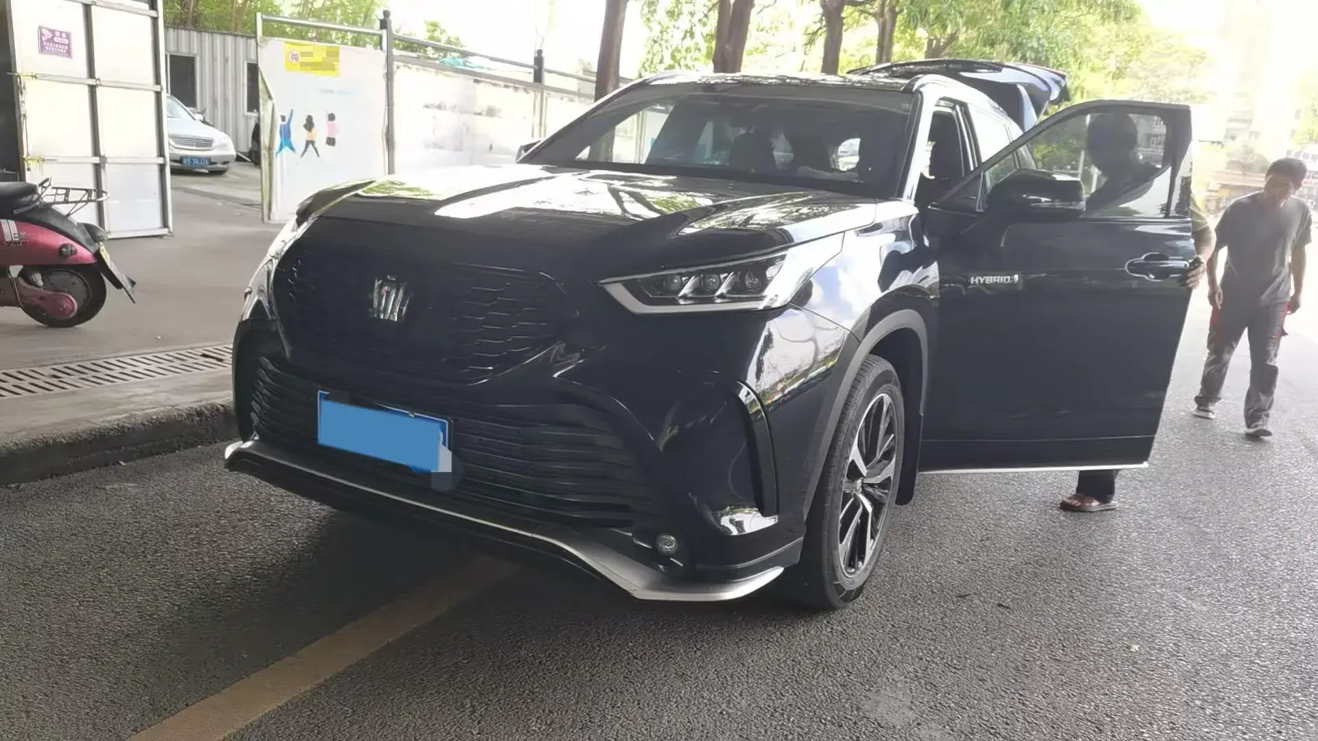 2022 TOYOTA CROWN thumbnail 3