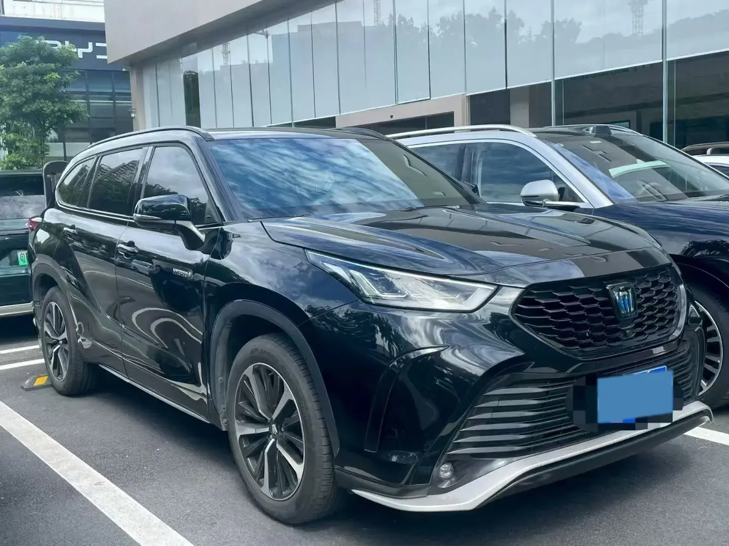 2022 TOYOTA CROWN thumbnail 2