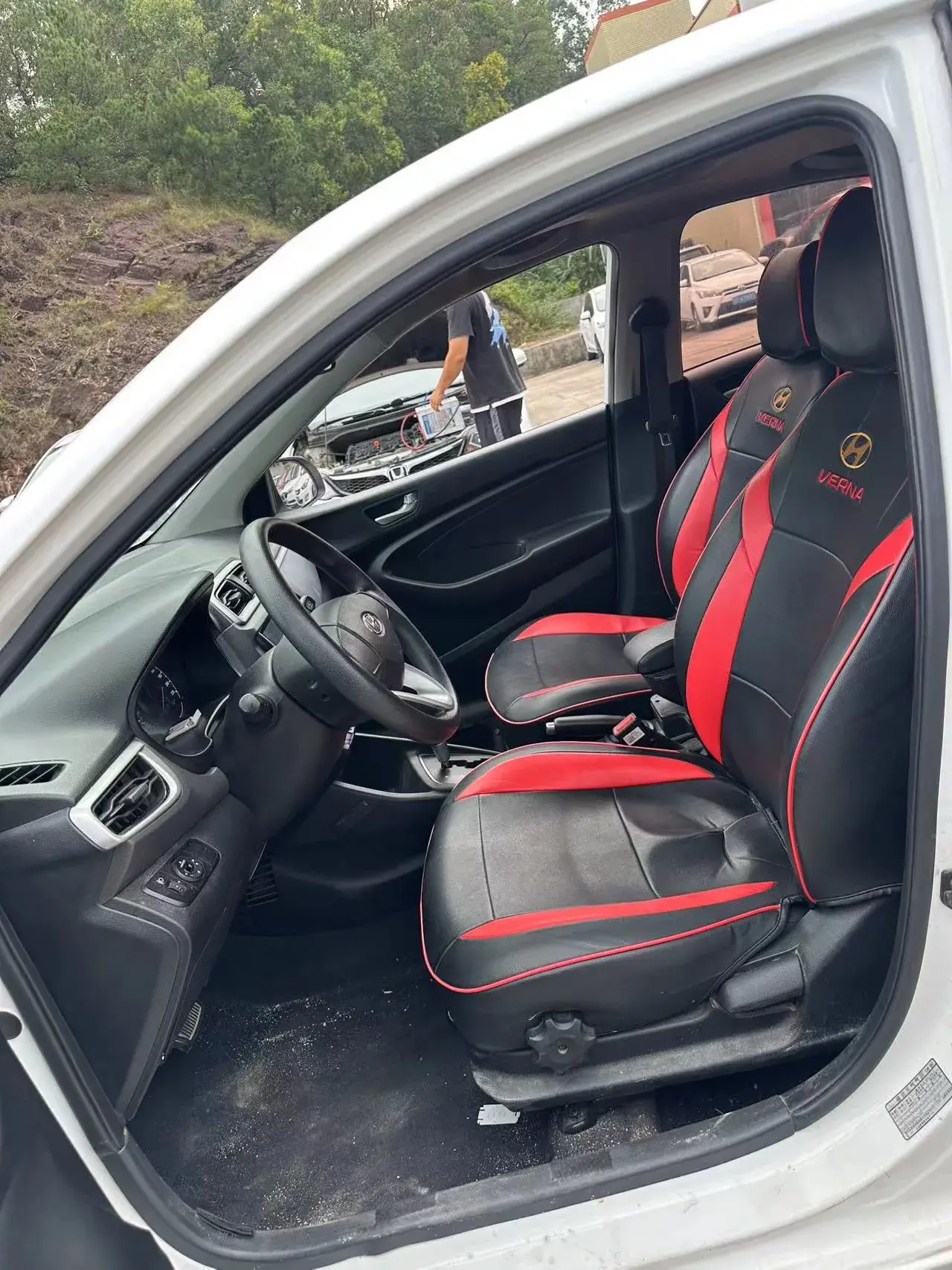 2017 HYUNDAI REINA thumbnail 3