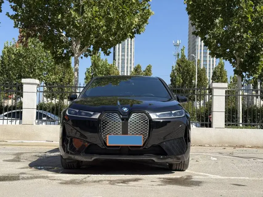 2022 BMW IX thumbnail 2