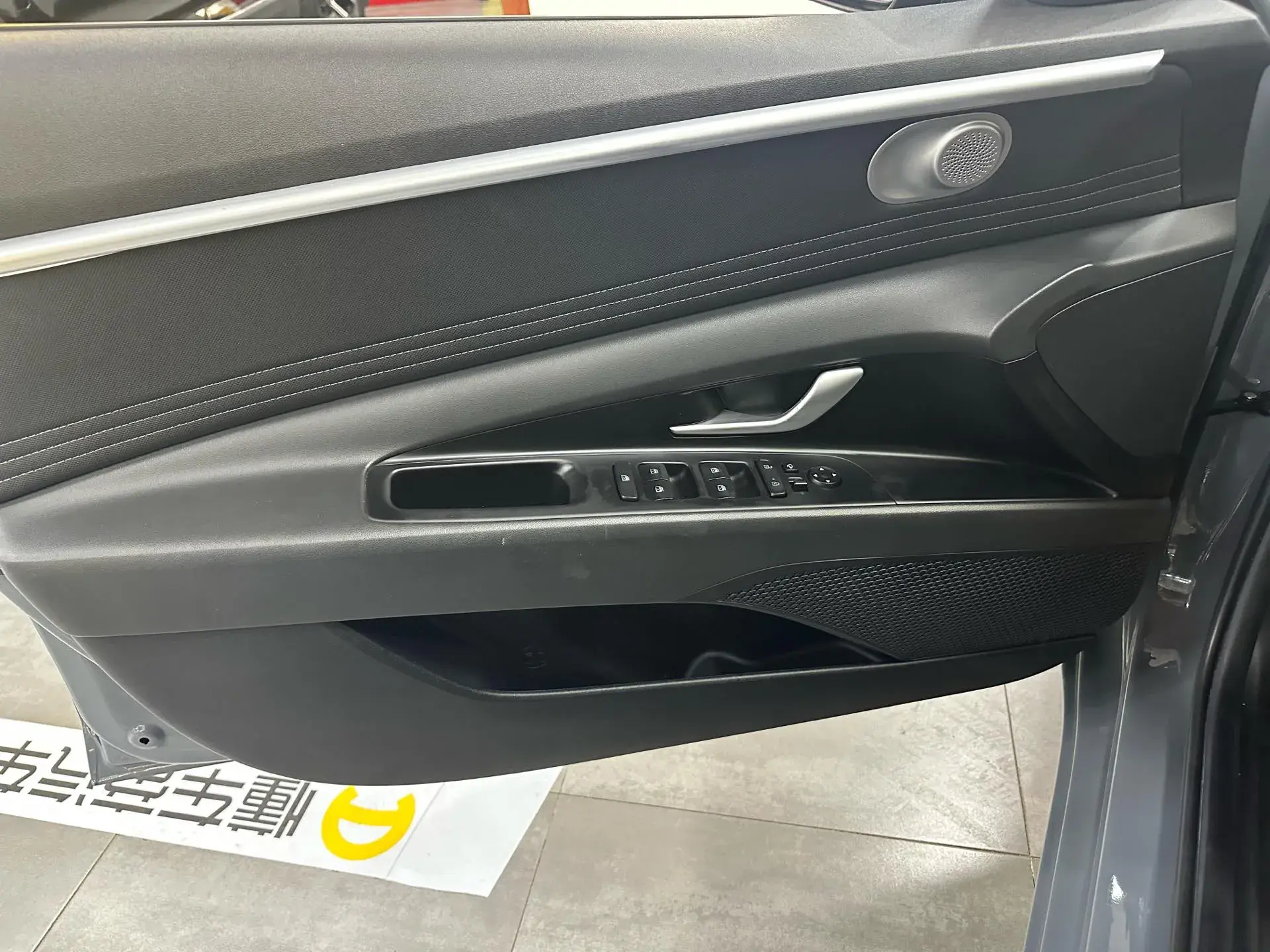 2021 HYUNDAI ELANTRA thumbnail 3