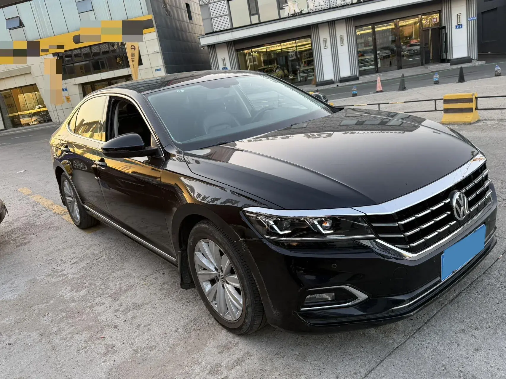 2019 VOLKSWAGEN PASSAT thumbnail 3