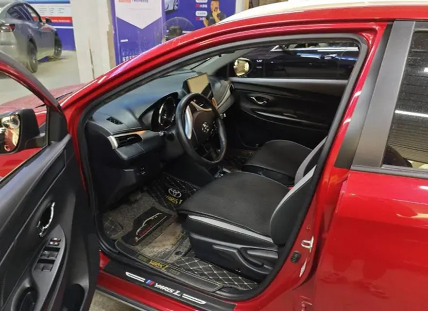 2020 TOYOTA YARIS thumbnail 3