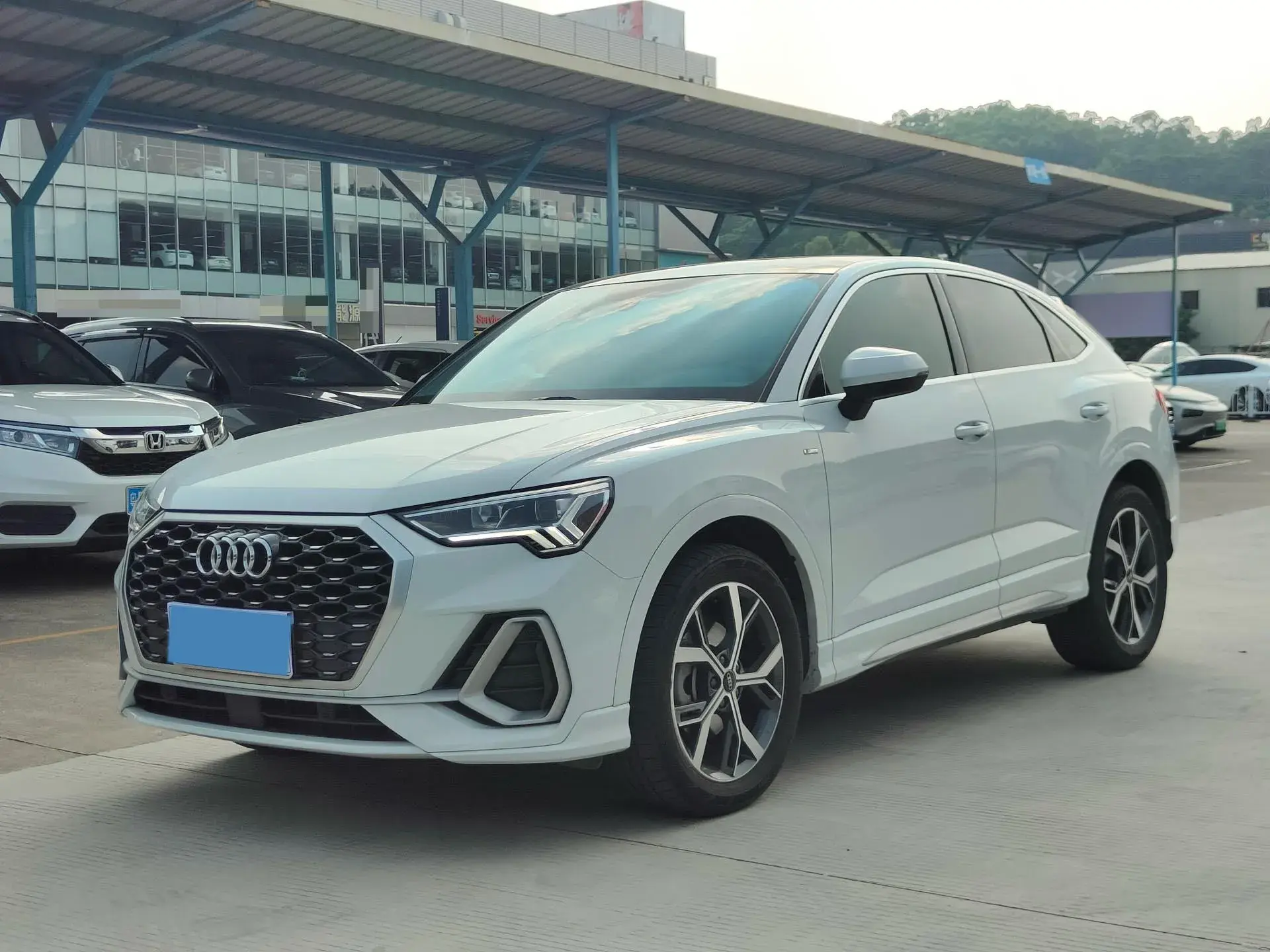 2020 AUDI Q3 view 1
