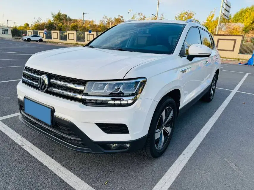 2021 VOLKSWAGEN THARU view 1