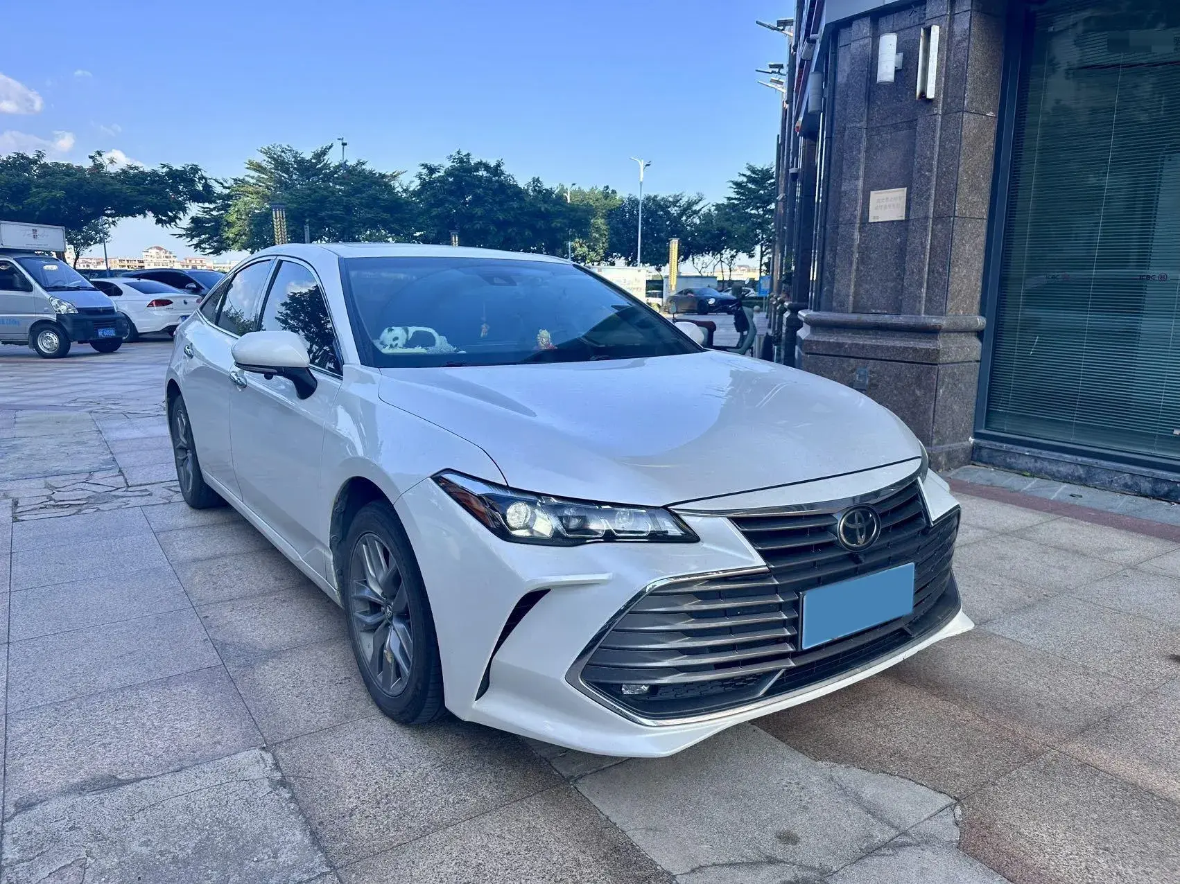 2019 TOYOTA AVALON thumbnail 3