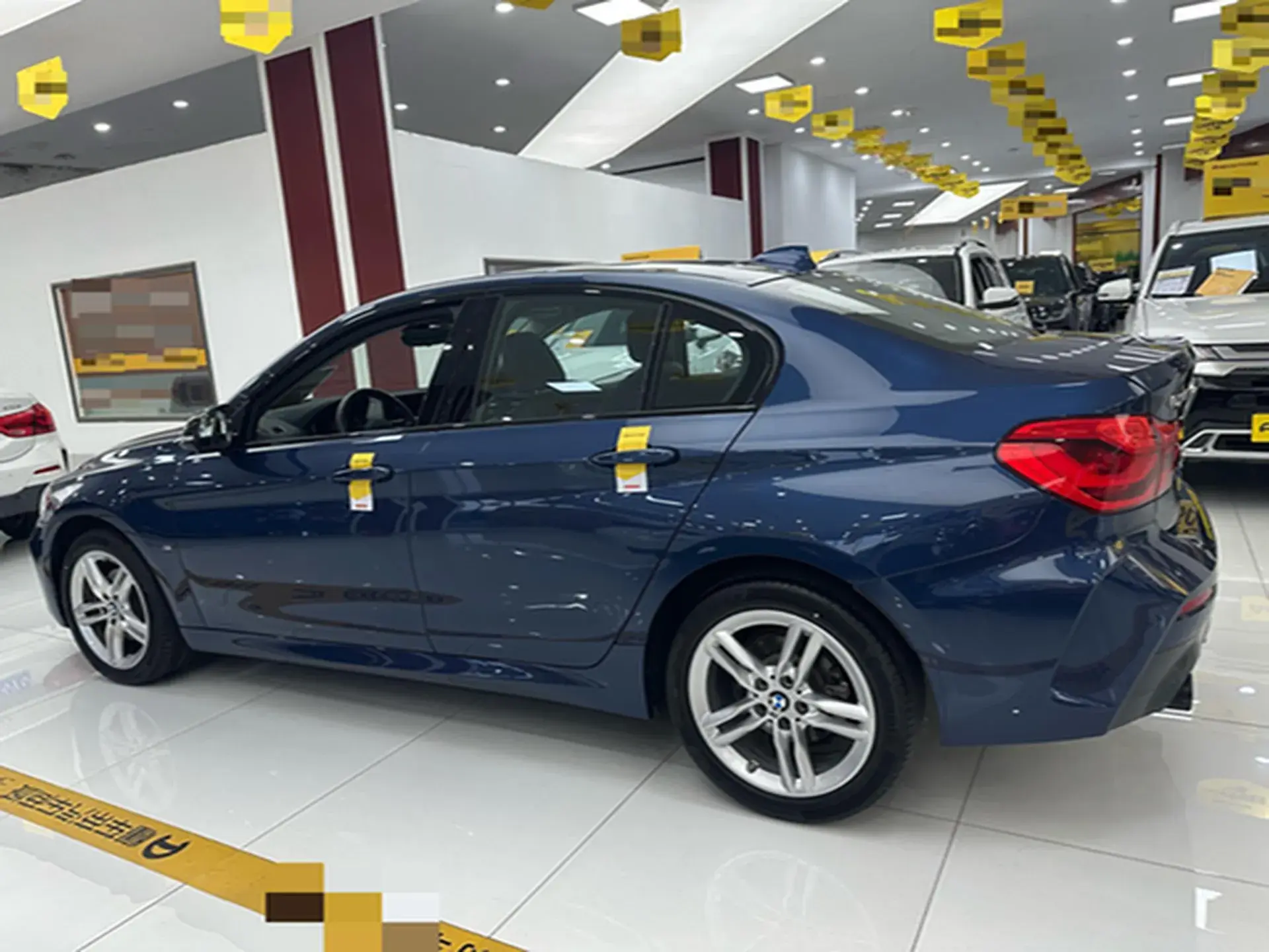 2021 BMW 1 thumbnail 3