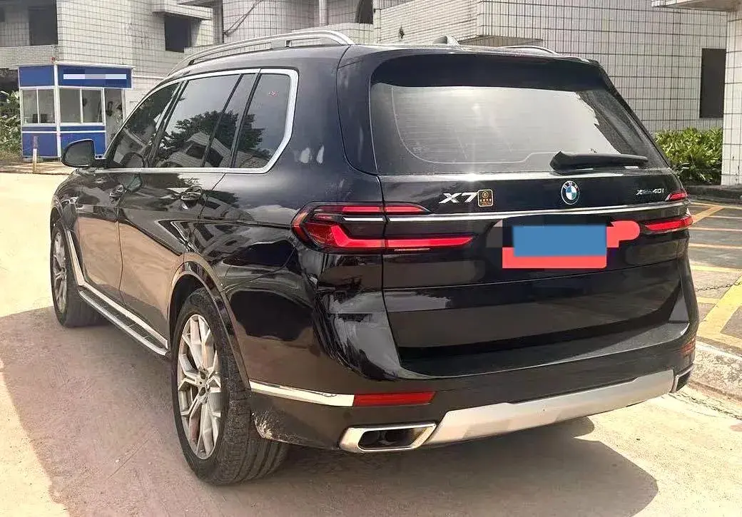 2023 BMW X7 thumbnail 2