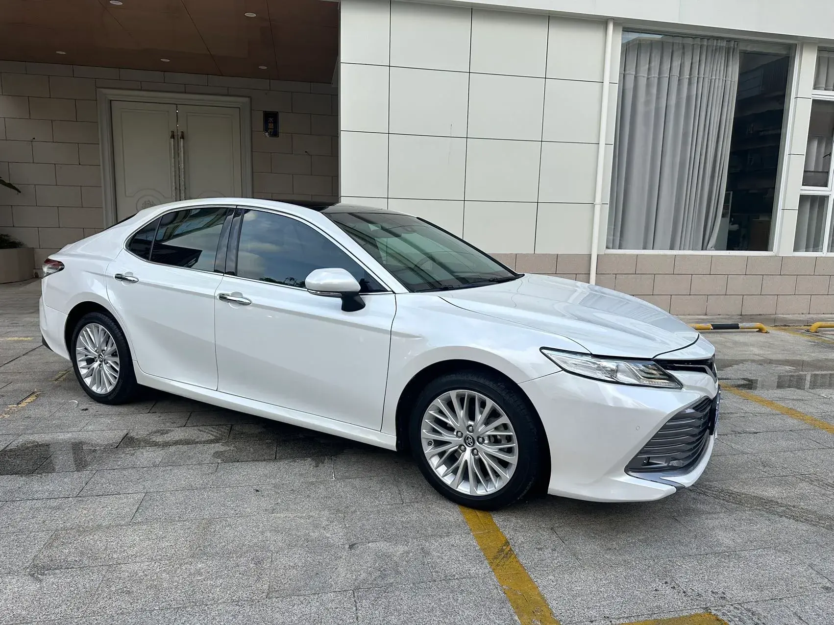 2019 TOYOTA CAMRY thumbnail 4