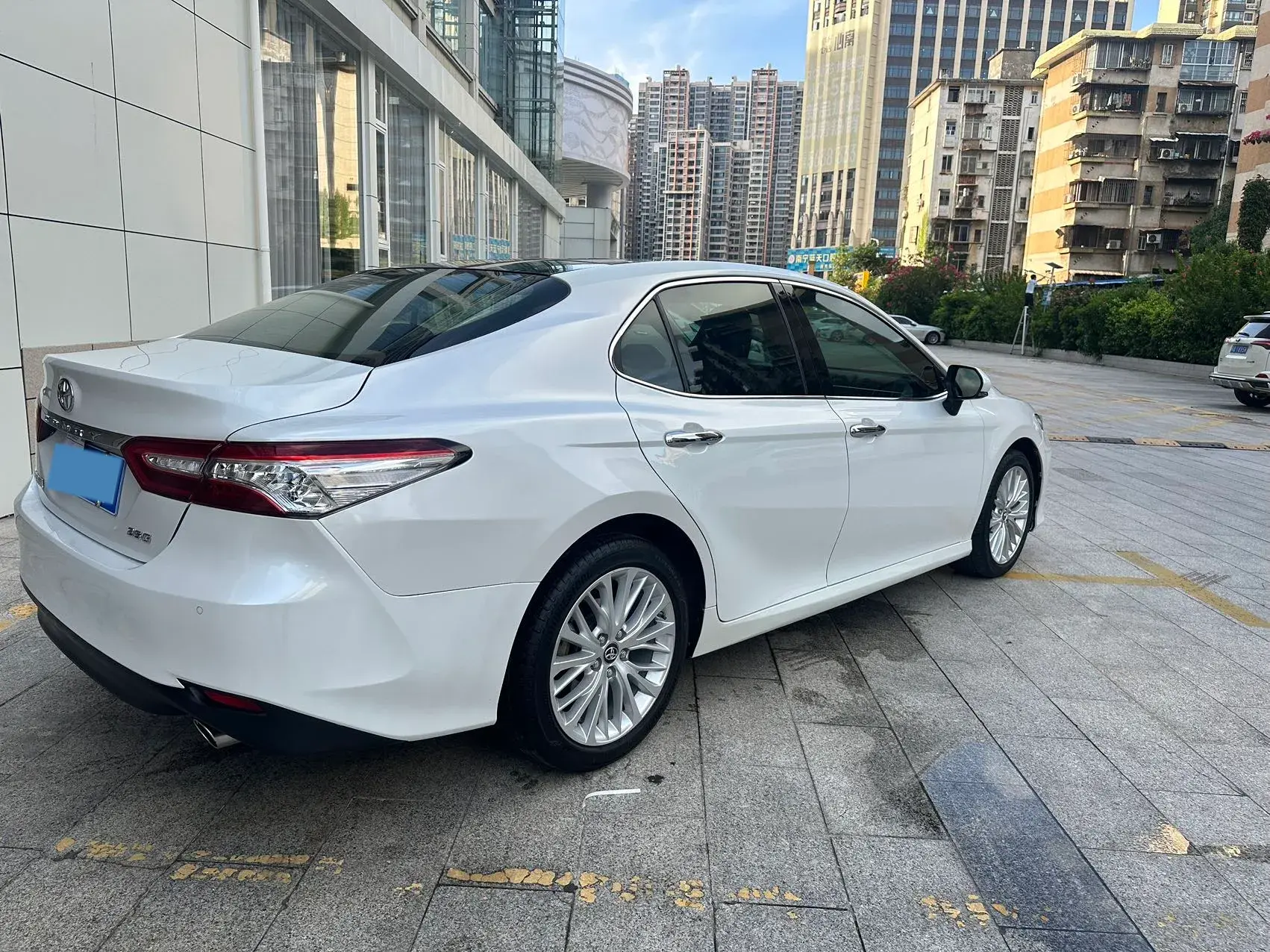 2019 TOYOTA CAMRY thumbnail 3