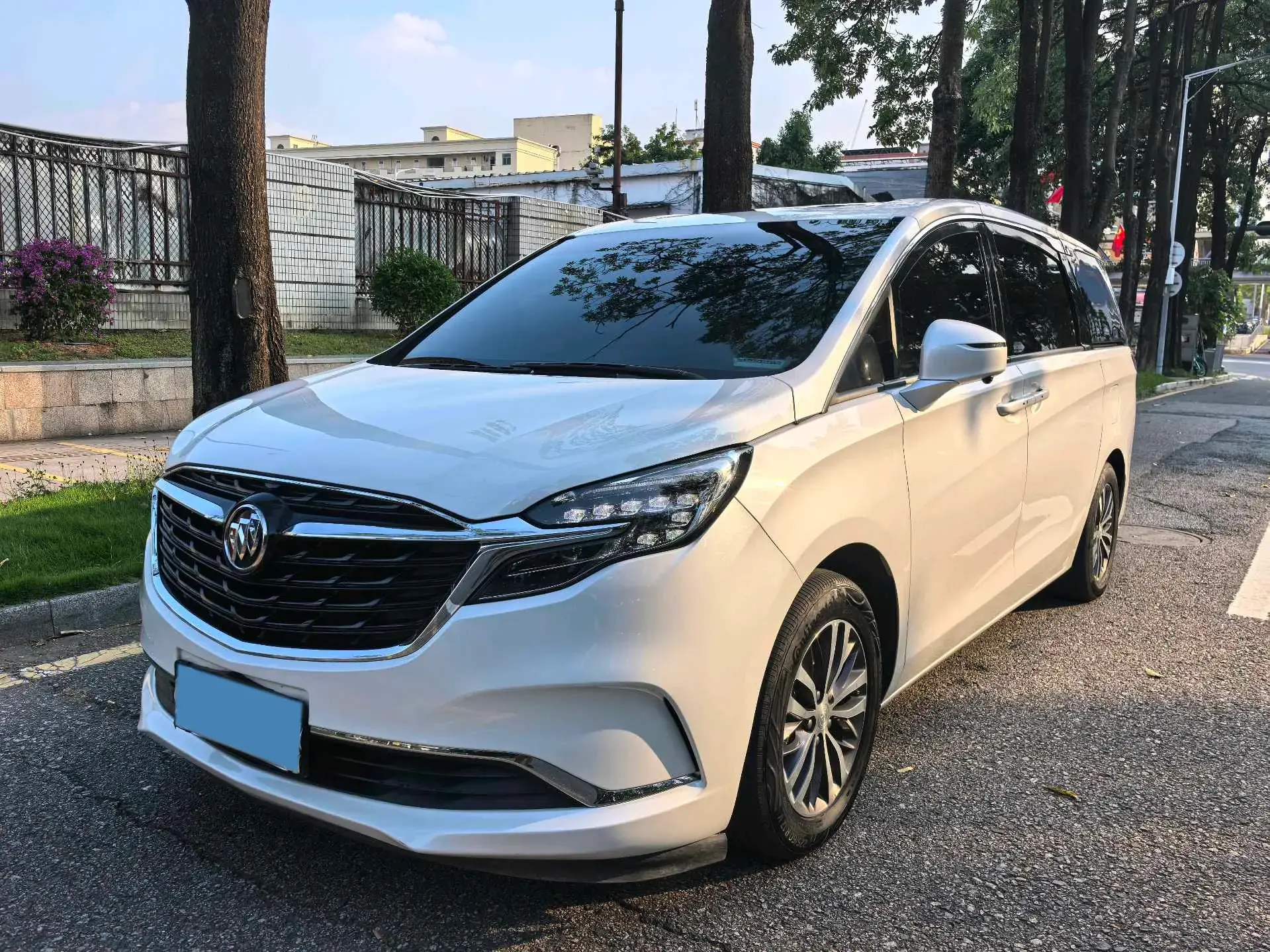 2022 BUICK GL8 view 1