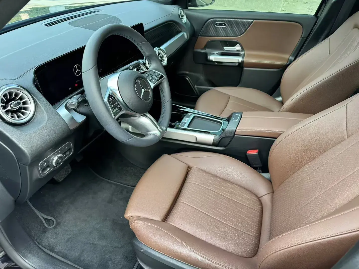 2024 MERCEDES-BENZ GLB thumbnail 2