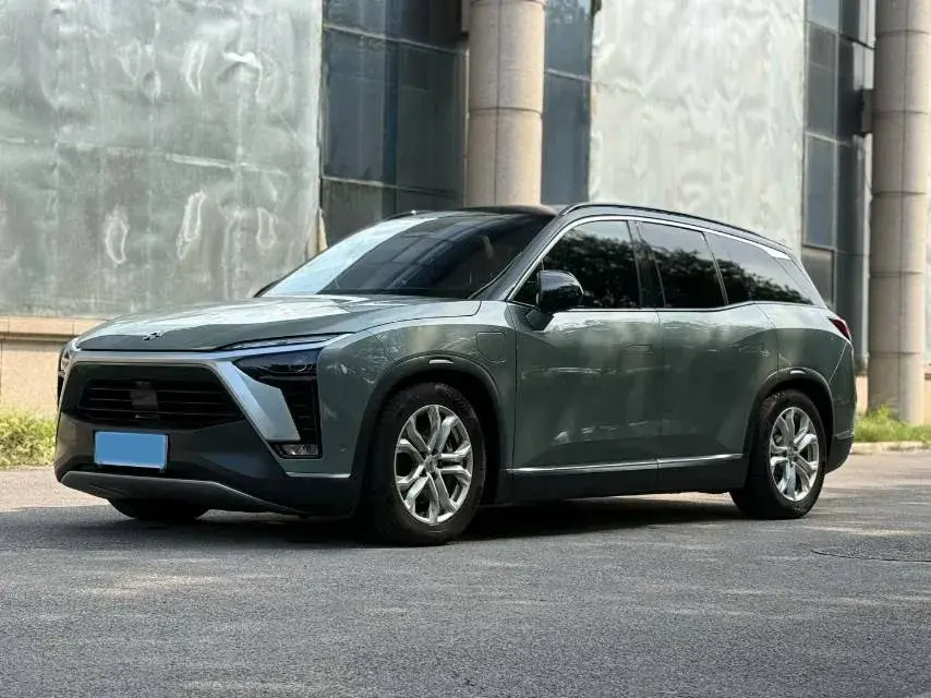 2022 NIO ES8 view 1
