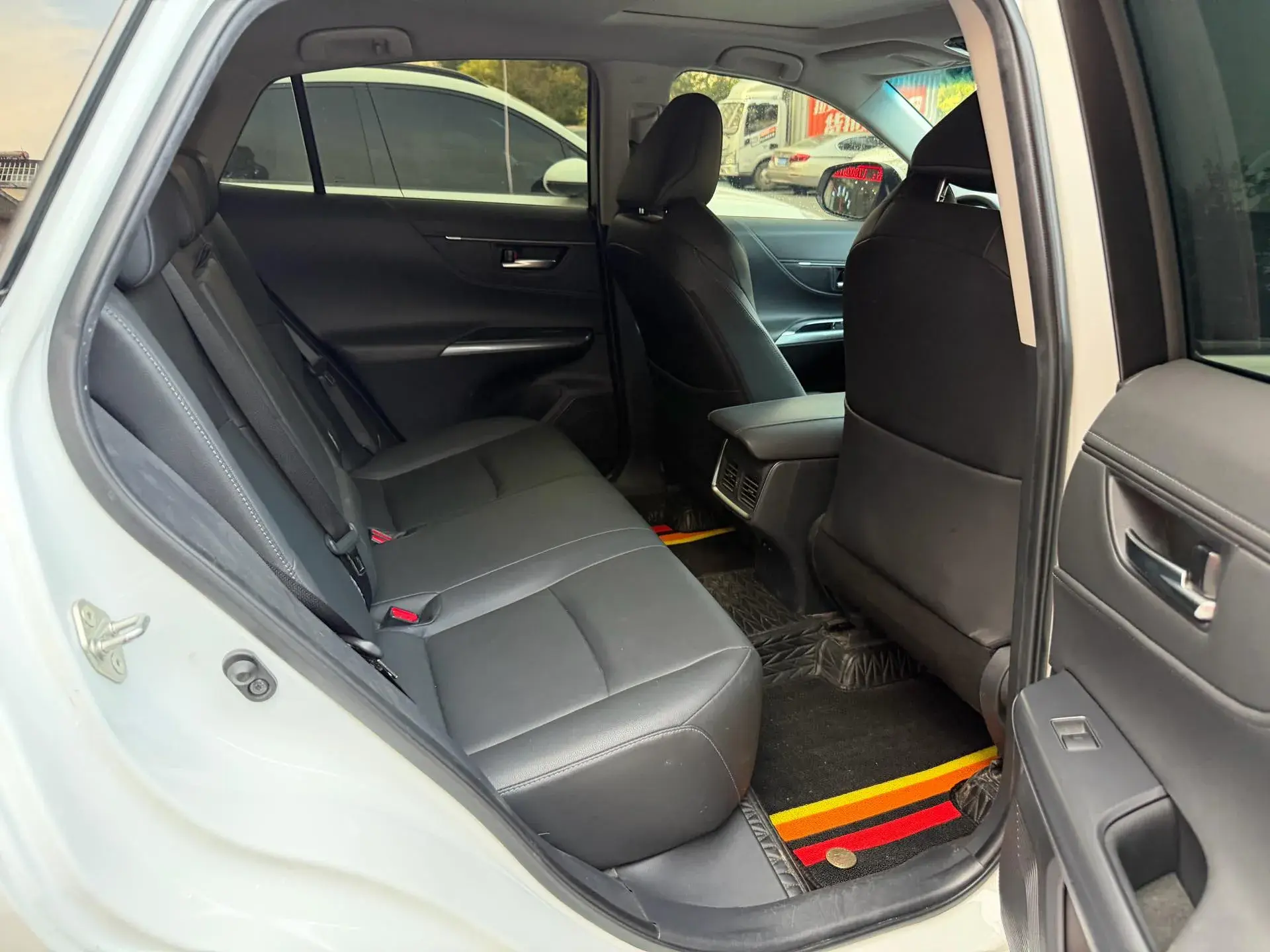 2022 TOYOTA VENZA thumbnail 3