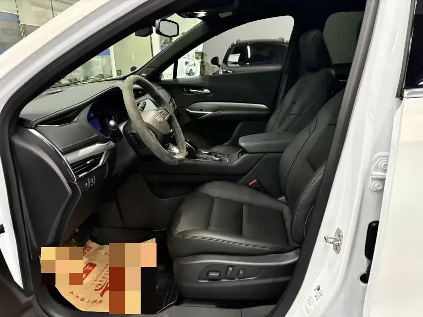 2021 CADILLAC XT4 thumbnail 4
