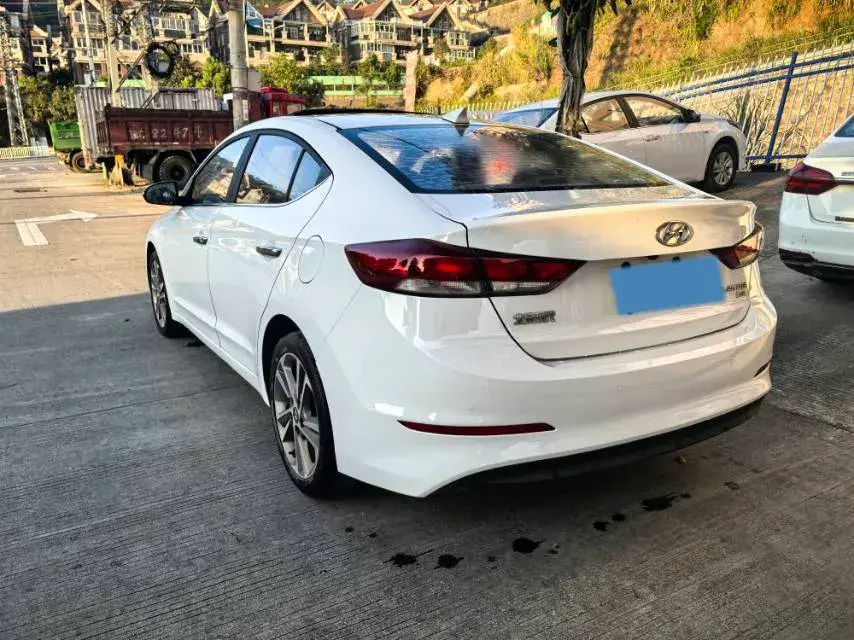 2018 HYUNDAI ELANTRA thumbnail 4