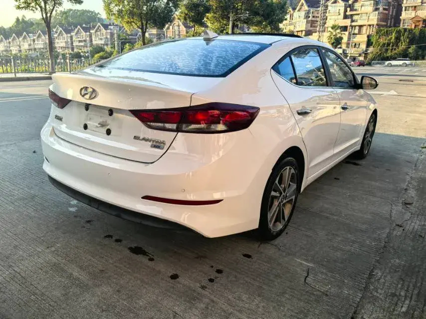 2018 HYUNDAI ELANTRA thumbnail 3