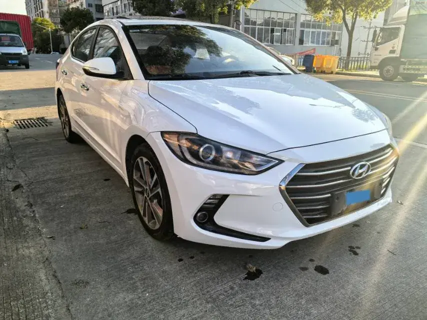 2018 HYUNDAI ELANTRA thumbnail 2