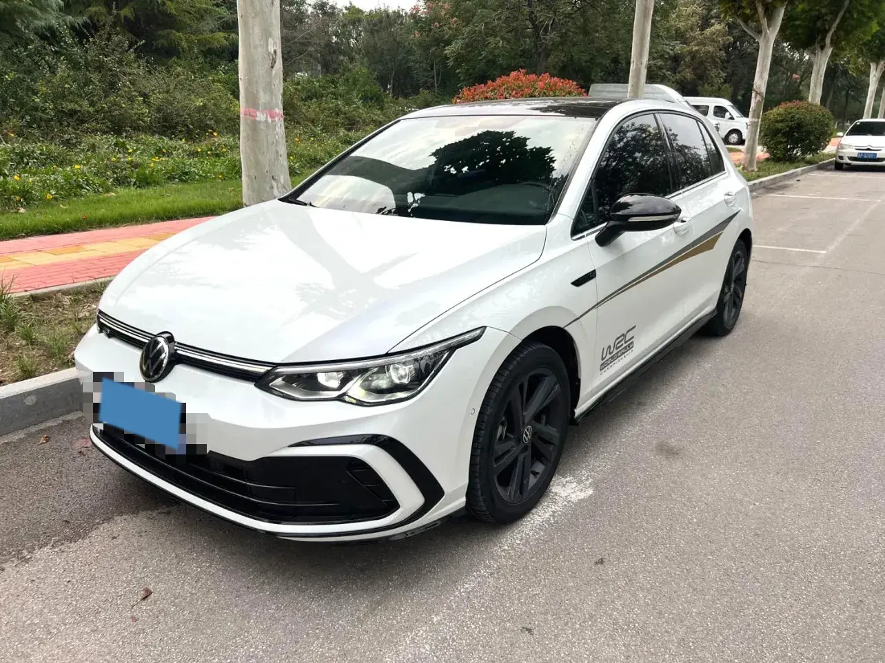 2021 VOLKSWAGEN GOLF view 1