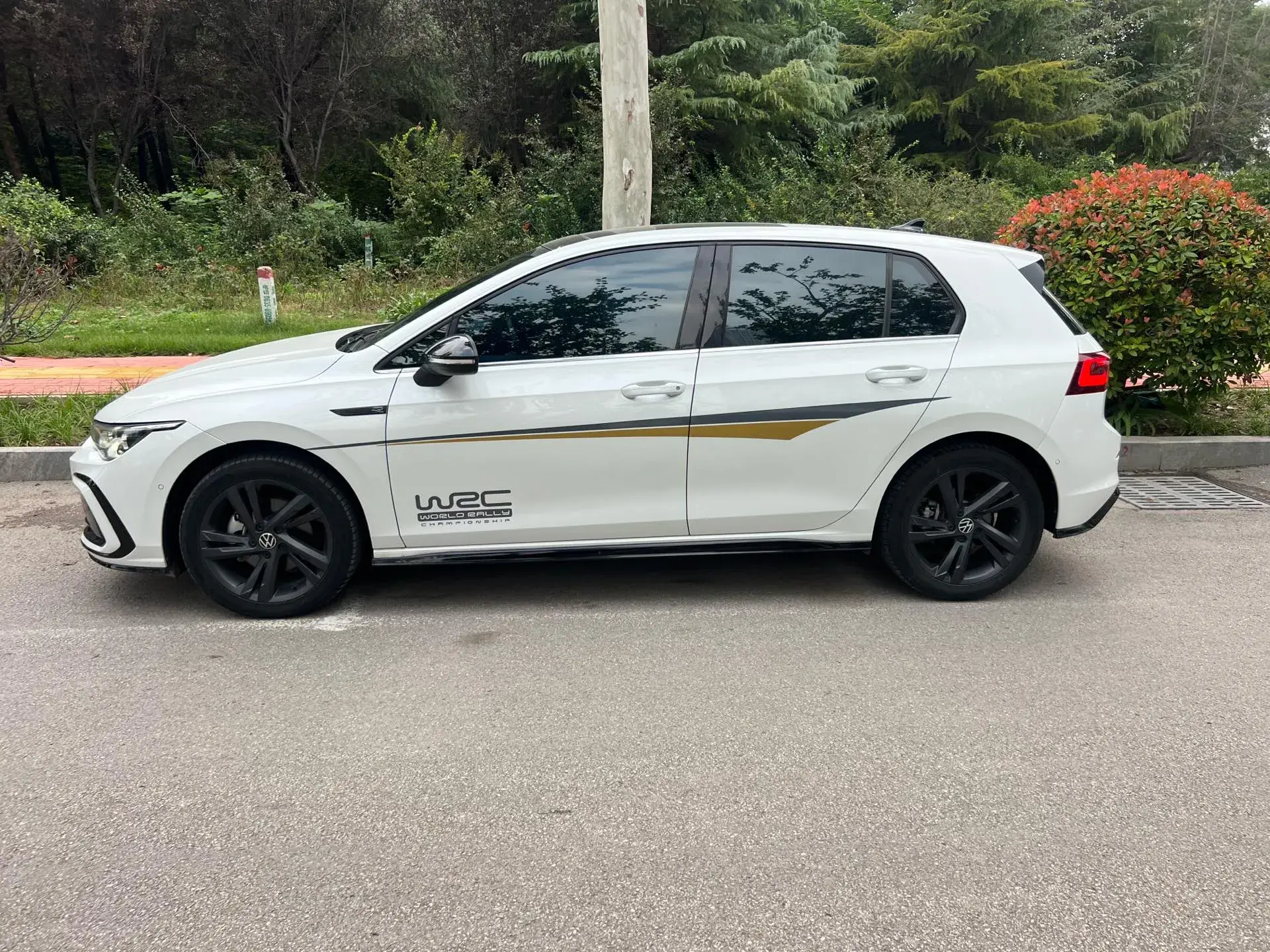 2021 VOLKSWAGEN GOLF thumbnail 2