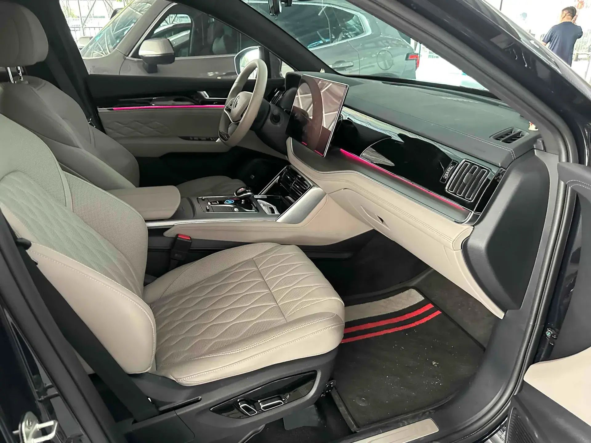 2024 BYD TANG thumbnail 3