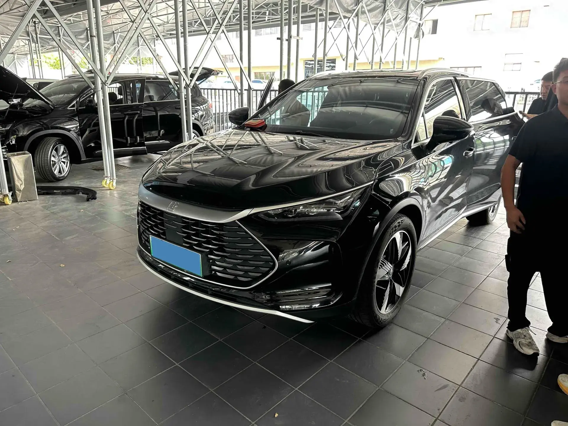 2024 BYD TANG view 1