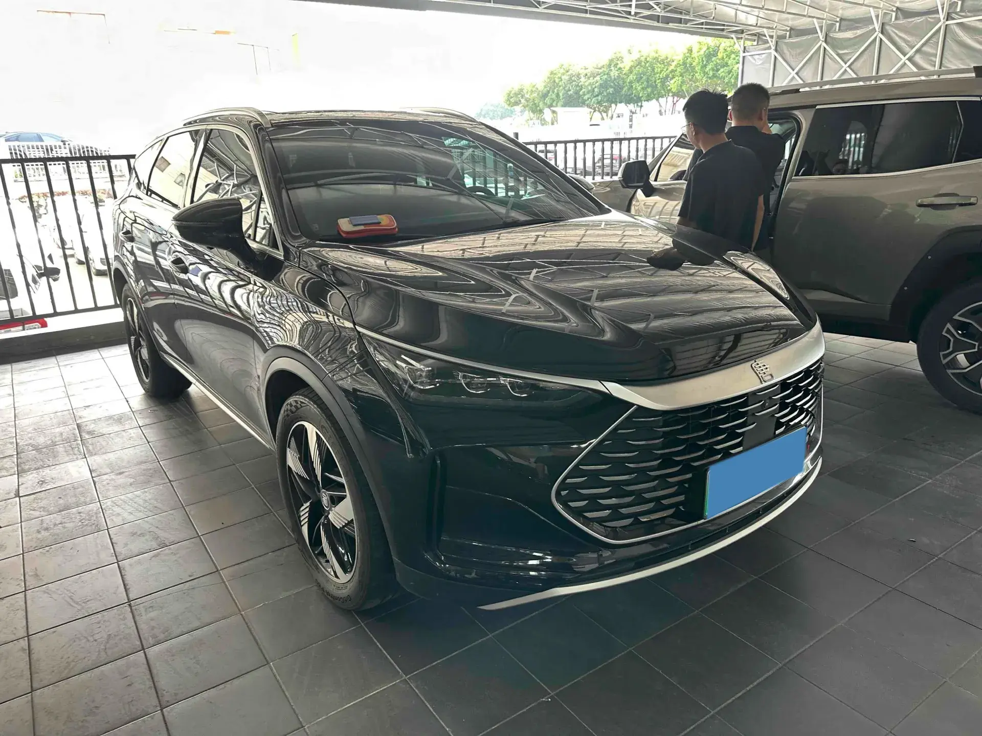 2024 BYD TANG thumbnail 2