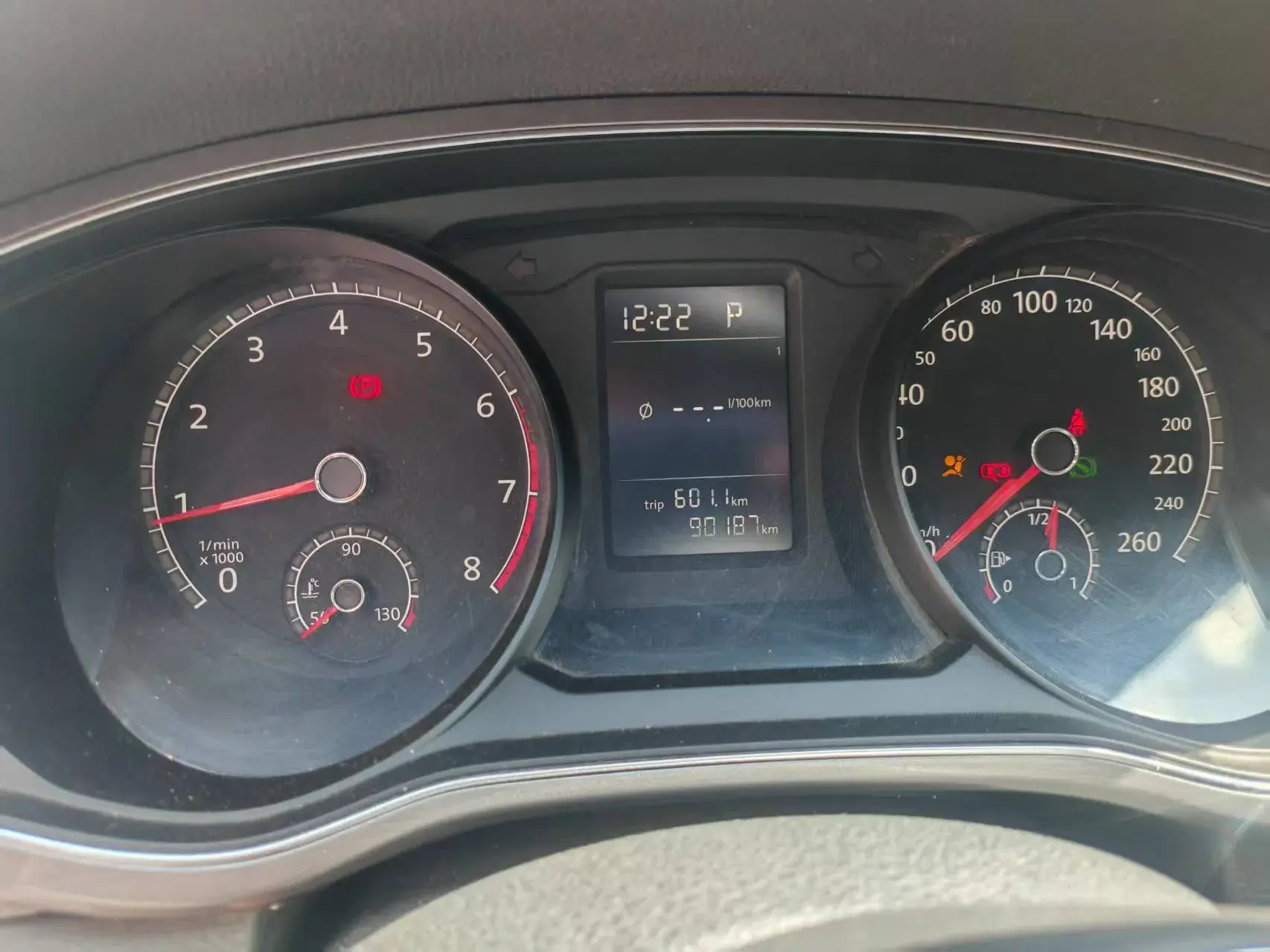 2017 VOLKSWAGEN PASSAT thumbnail 4