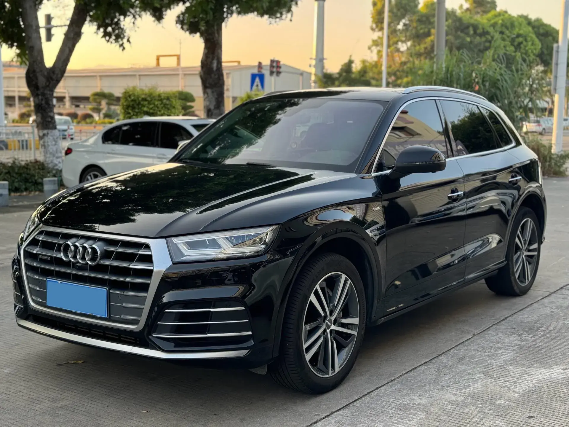 2020 AUDI Q5L view 1